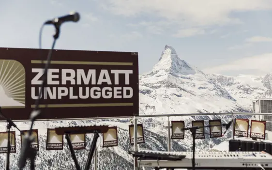 Zermatt Unplugged Mood Blue Lounge Copyright Hanna Bueker Atance